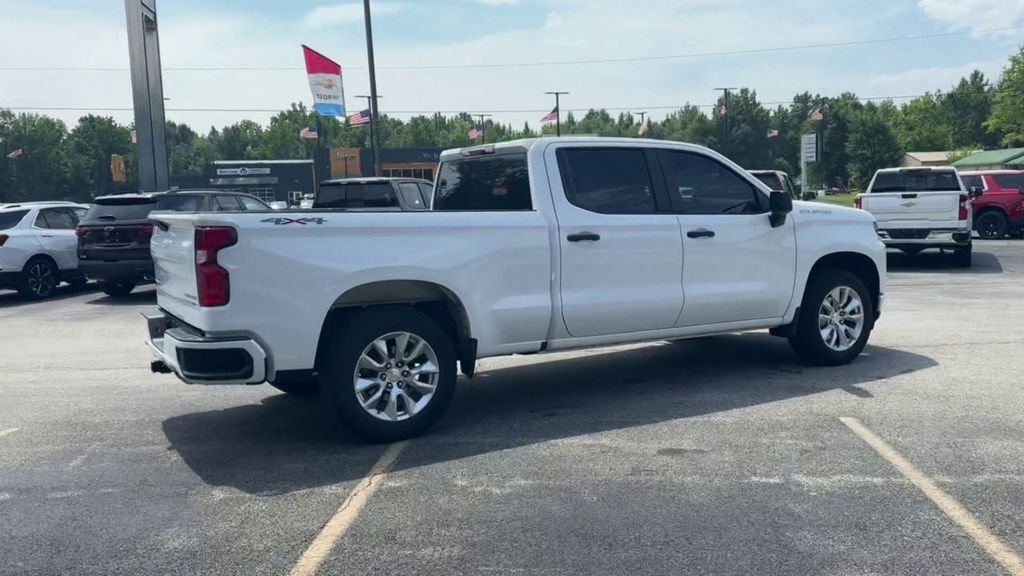 Used 2020 White Chevrolet Custom image 9