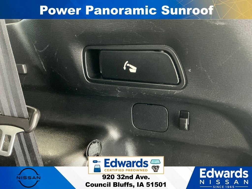 Used 2022 Blue Mitsubishi SE image 13
