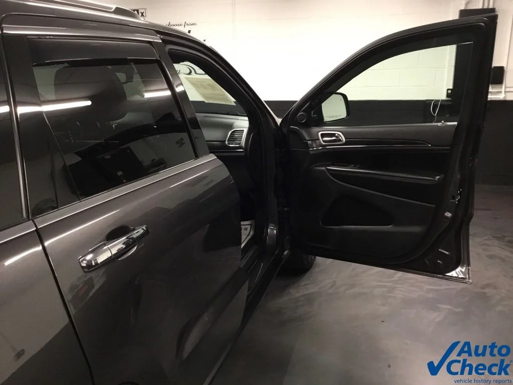 Used 2020 Gray Jeep Limited image 41
