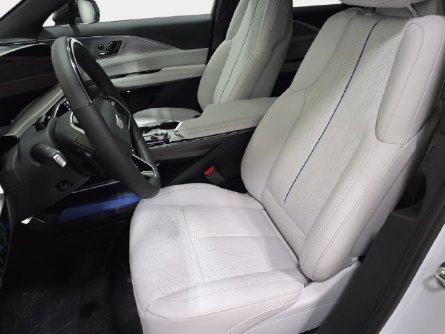 2027 Cadillac LYRIQ Luxury - Photo 11