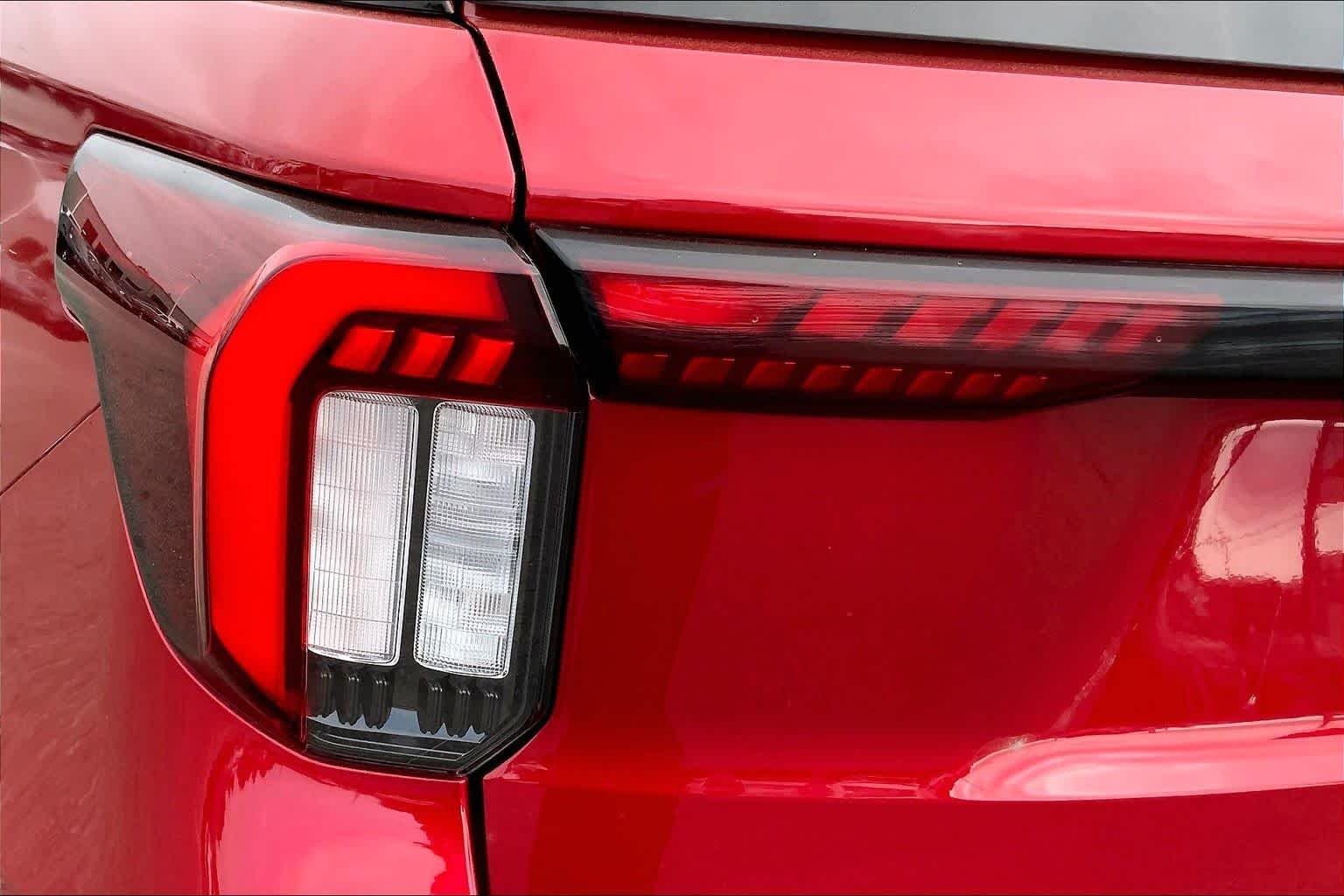 Used 2025 Rapid Red Metallic Tinted Clearcoat Ford ST-Line image 28
