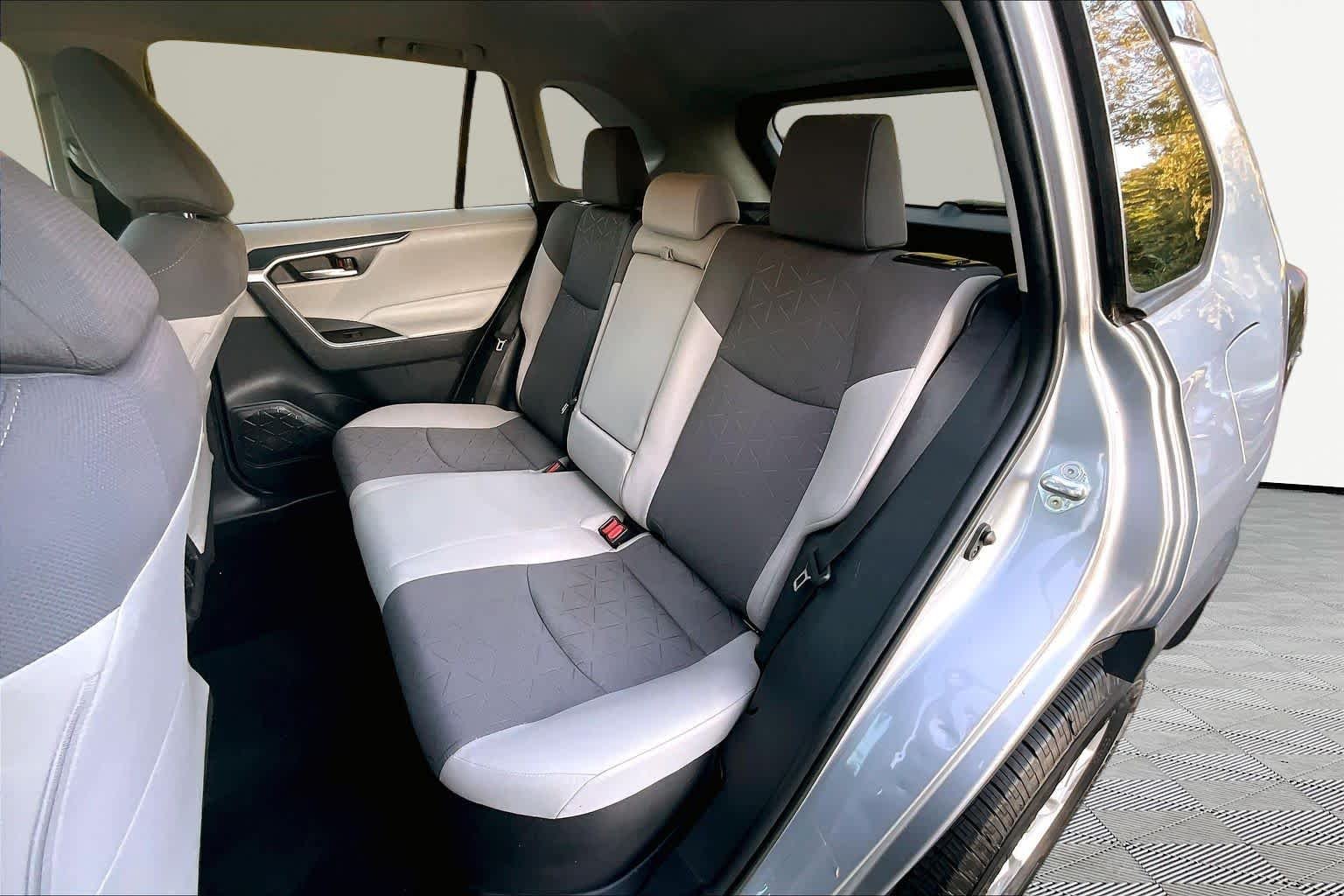 Used 2021 Silver Sky Metallic Toyota Hybrid XLE image 21