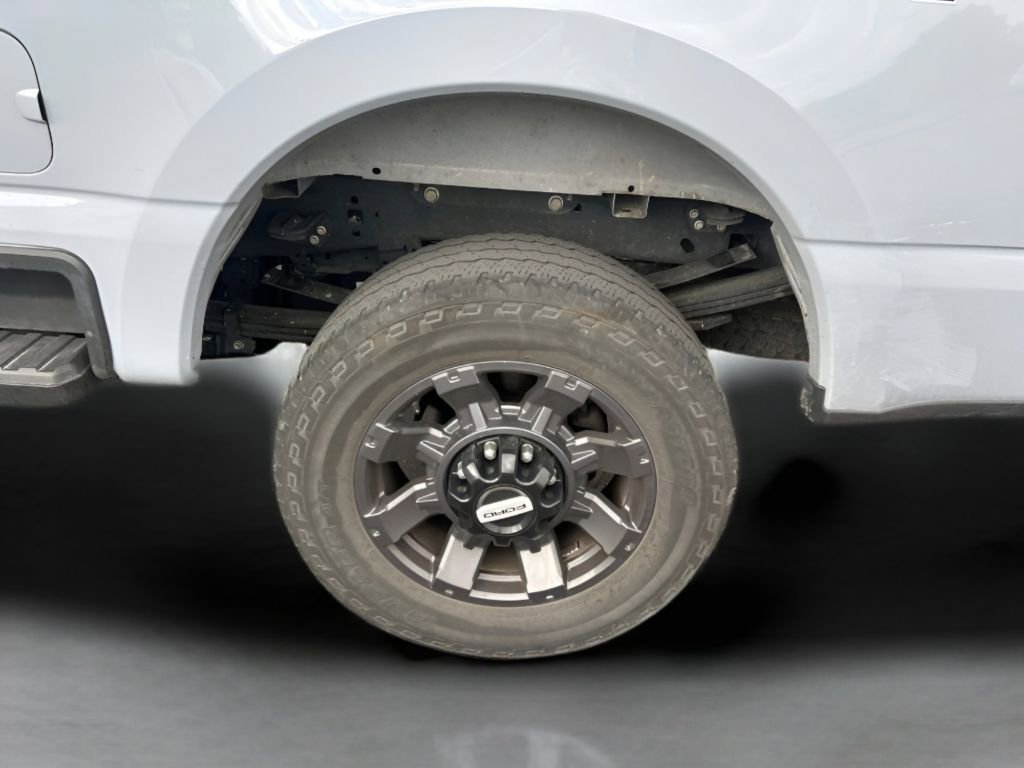 Used 2024 Gray Metallic Ford Lariat image 18