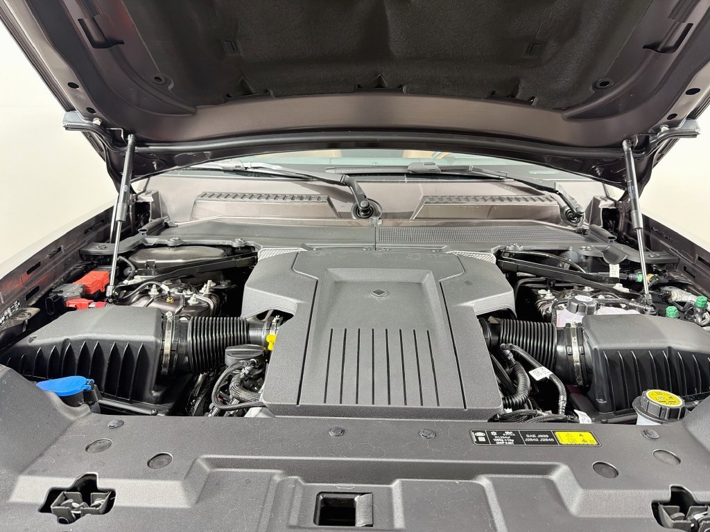 New 2026 Charente Grey Land Rover  OCTA image 32