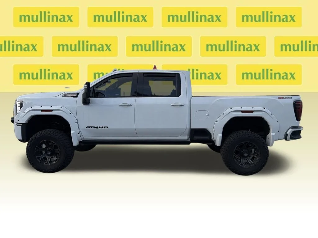 Used 2025 White GMC AT4 image 6