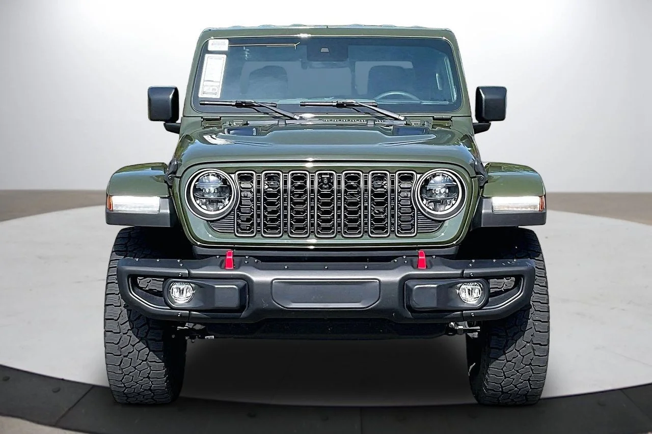 Used 2024 Green Jeep Rubicon image 3