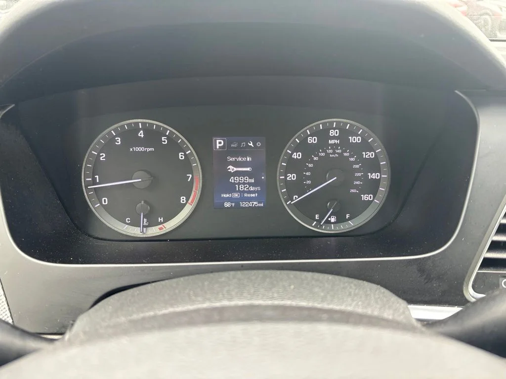 Used 2016 Silver Hyundai SE image 17