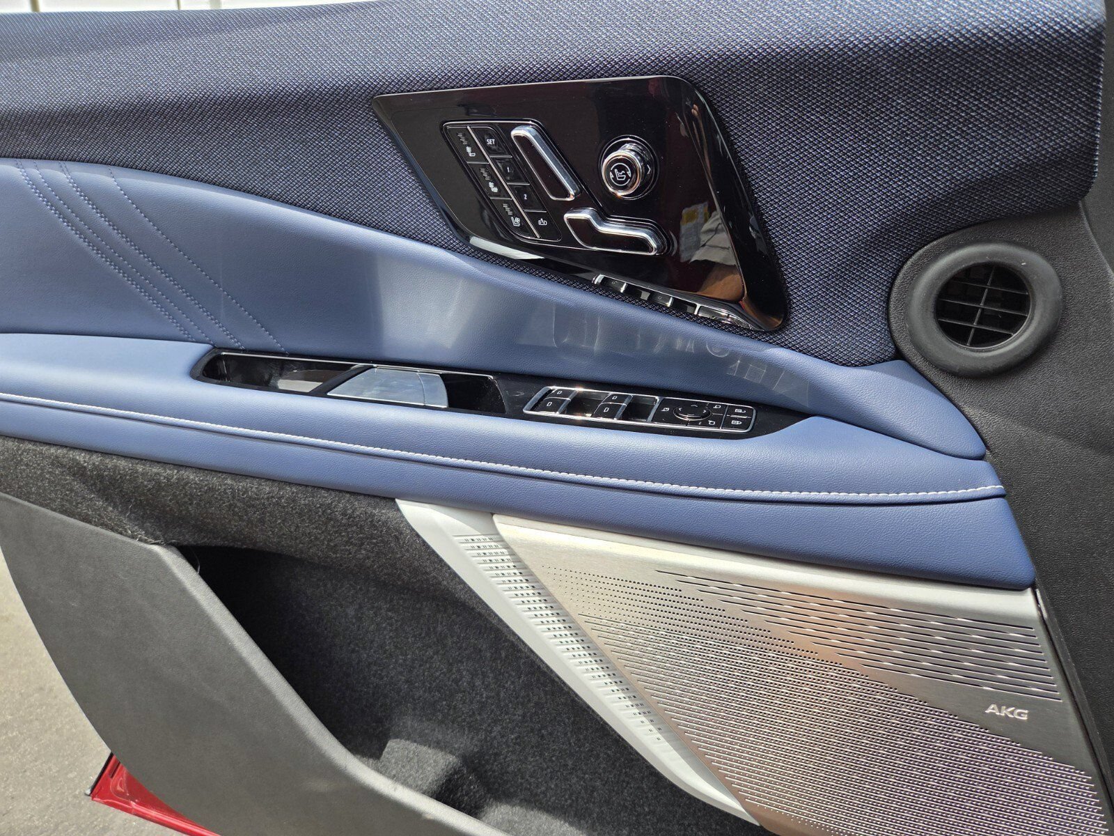 2026 Cadillac OPTIQ Premium Sport - Photo 18