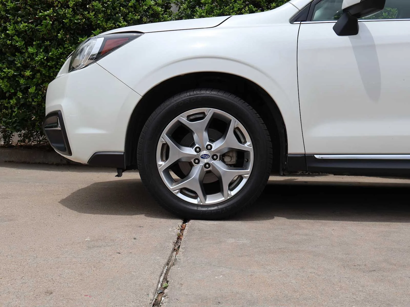 Used 2017 Crystal White Pearl Subaru Touring image 6