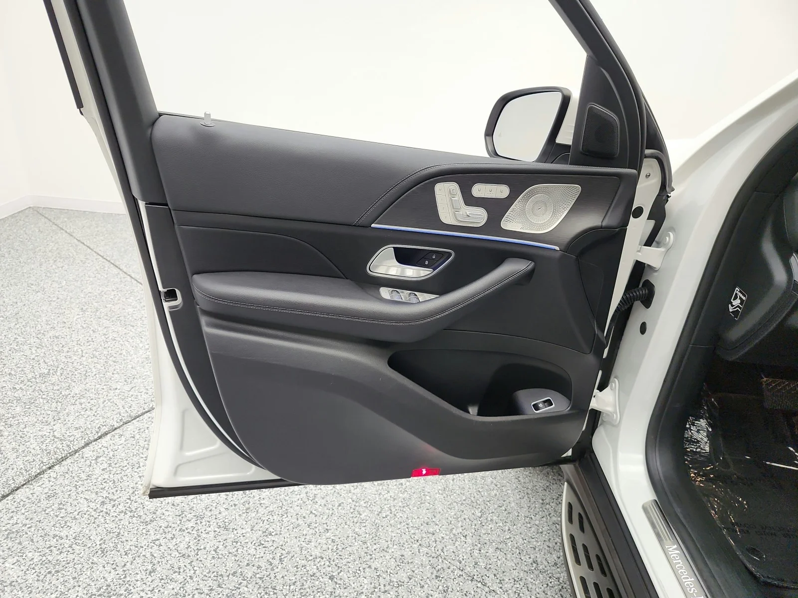 Used 2024 Polar White Mercedes-Benz GLE 450 4MATIC® SUV image 15