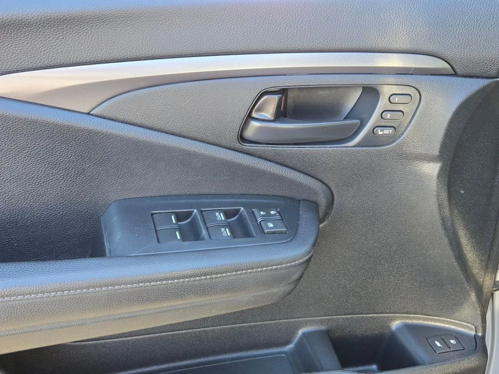 Used 2023 Gray Honda EX-L image 17