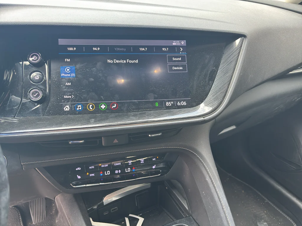 Used 2022  Buick Essence image 4