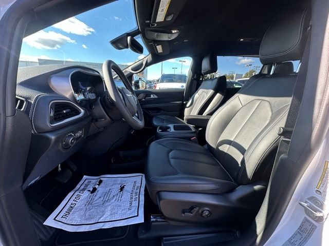 2026 Chrysler Pacifica Select - Photo 23