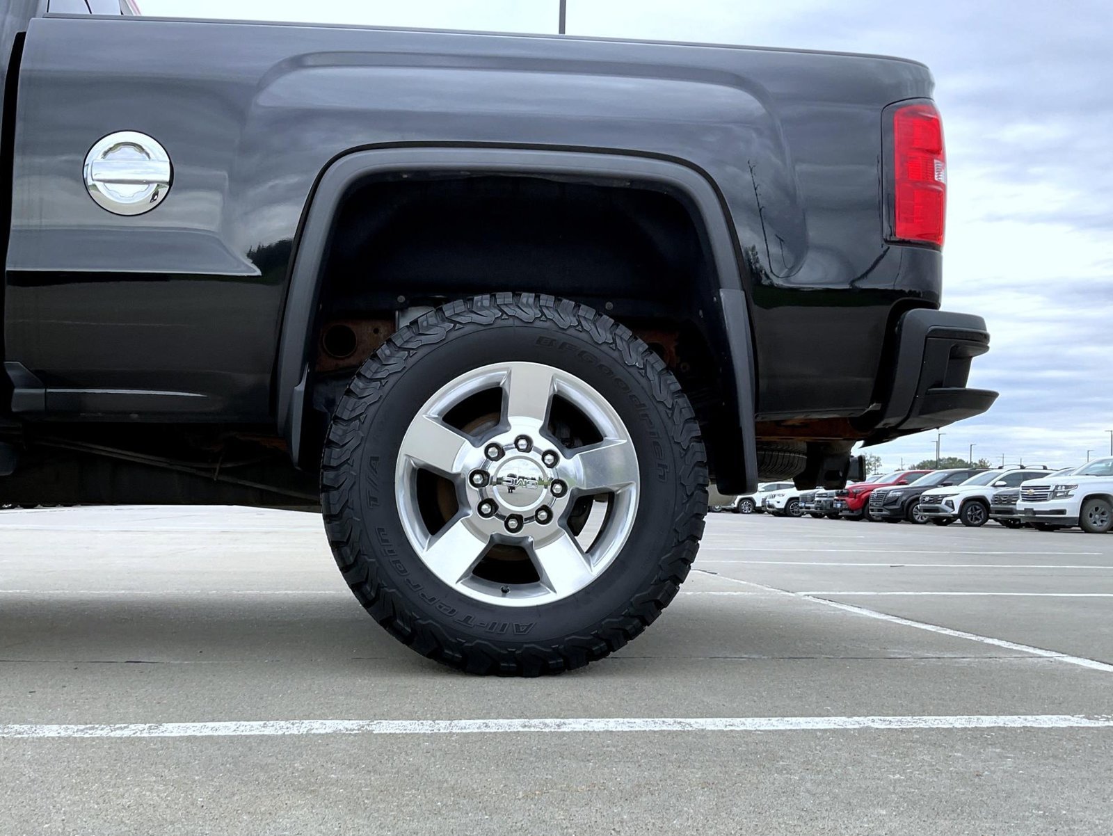 Used 2016 Black GMC Denali image 23