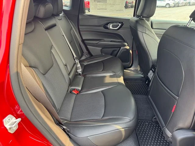 New 2026 Red Hot Pearl-Coat Exterior Paint Jeep Trailhawk image 16