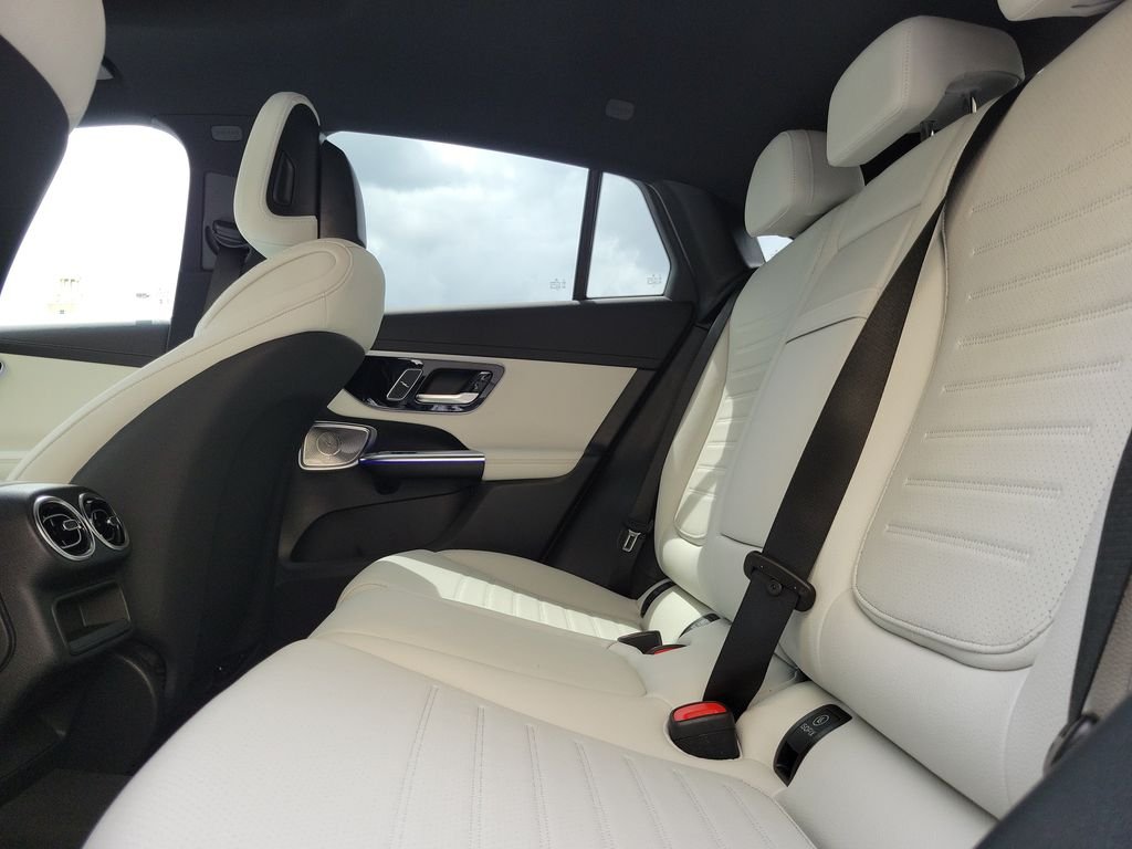 New 2027 MANUFAKTUR Patagonia Red Metallic Mercedes-Benz GLC 300 image 11
