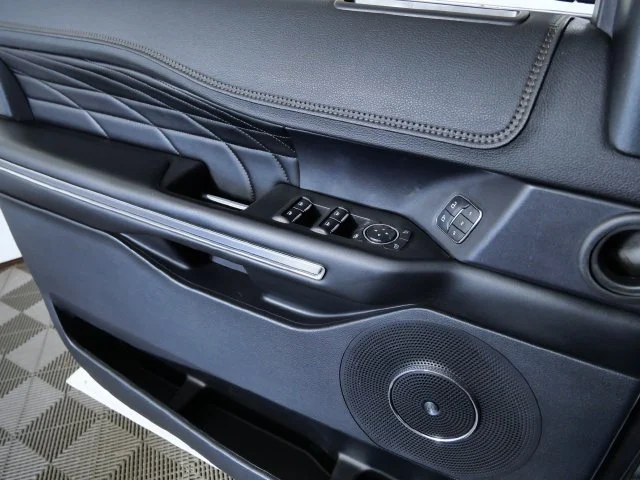 Used 2019 White Ford Platinum image 25