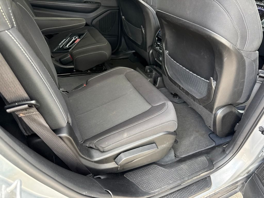 Used 2023 Silver Jeep Laredo image 18