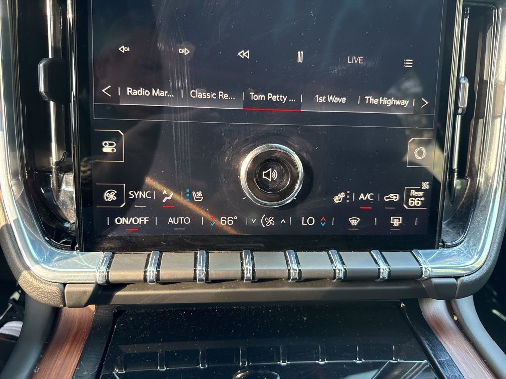 2025 GMC Yukon Denali - Photo 40