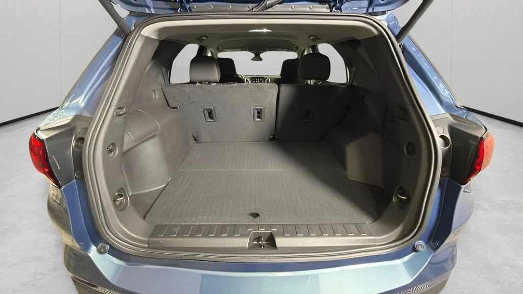 Used 2024 Lakeshore Blue Metallic Chevrolet LT image 28