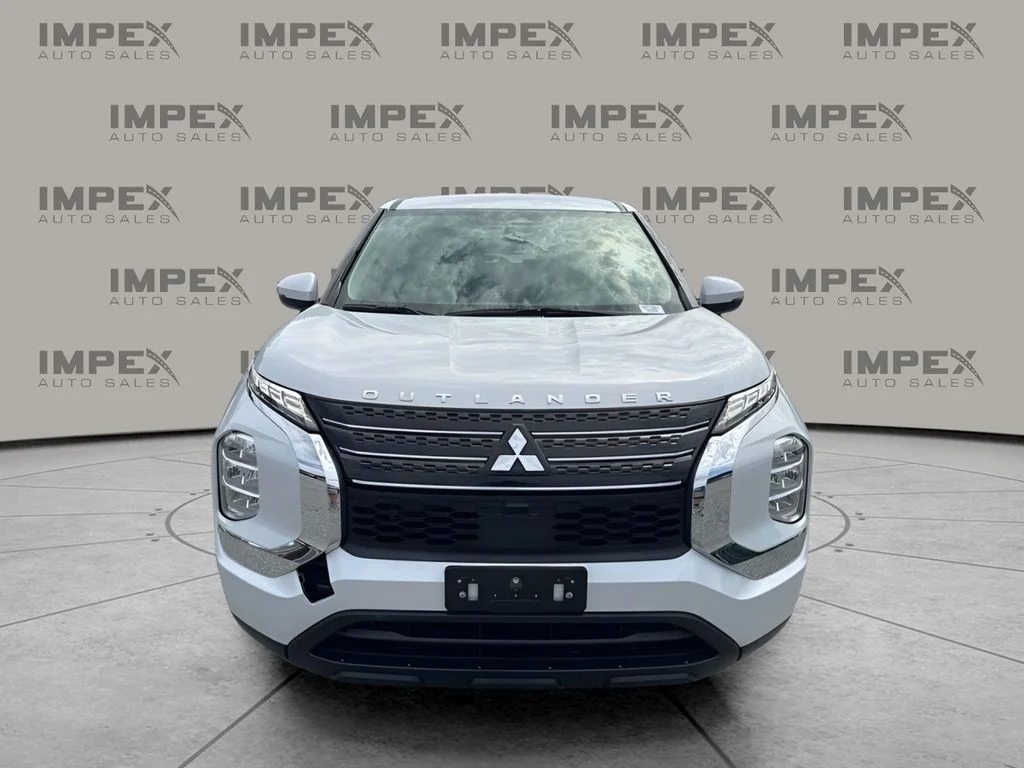 Used 2022 White Mitsubishi ES image 8