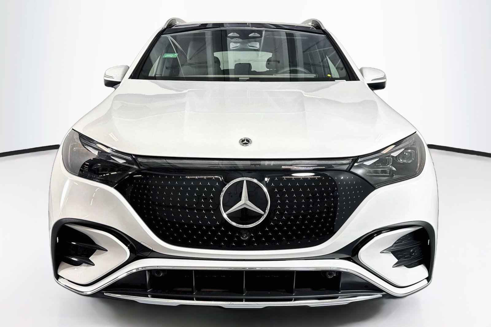 New 2027 Polar White Mercedes-Benz EQE 320+ image 2