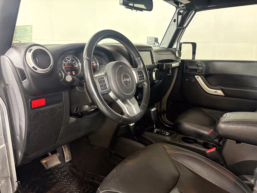 Used 2016 Silver Jeep Unlimited Rubicon image 22