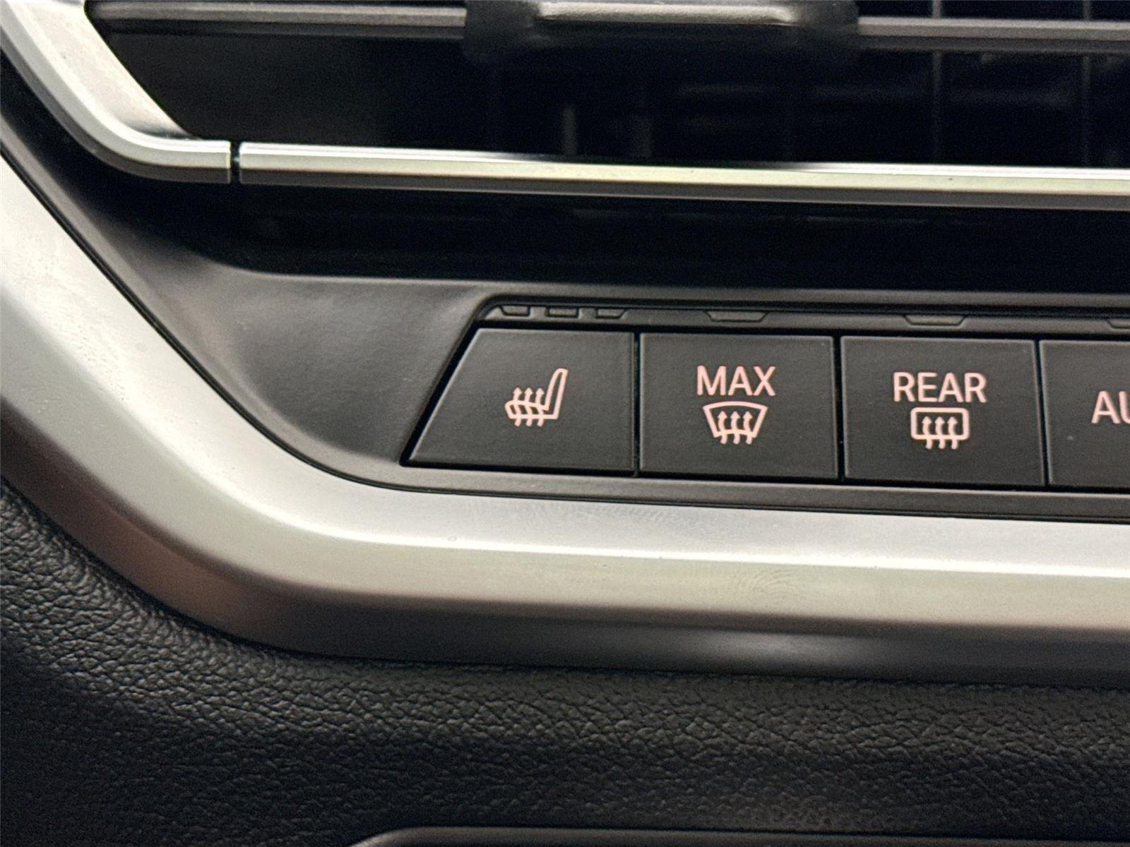 Used 2019 Mineral White Metallic BMW 330i xDrive image 8