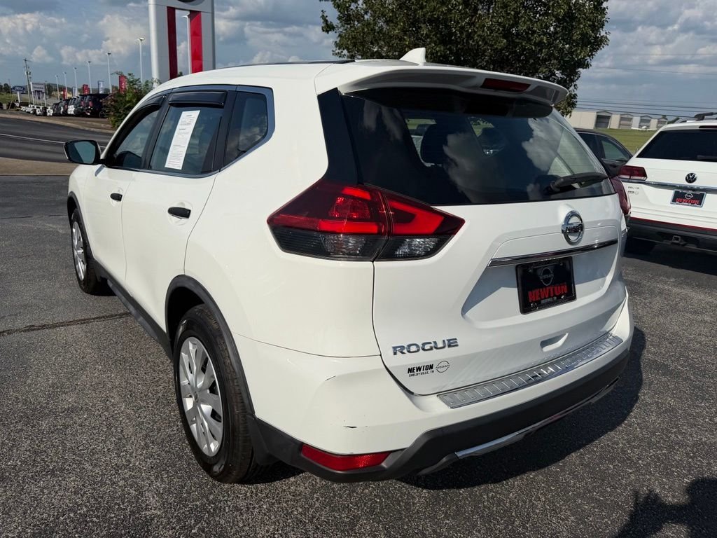 Used 2018 White Nissan S image 33