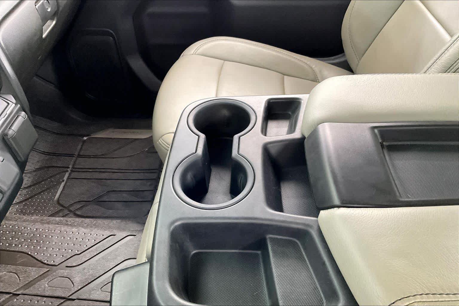 Used 2022 Silver Ice Metallic Chevrolet Custom image 15