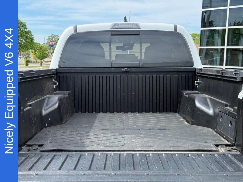Used 2022 White Toyota SR5 image 9