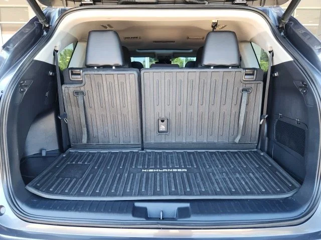 Used 2022 Gray Toyota XLE image 27