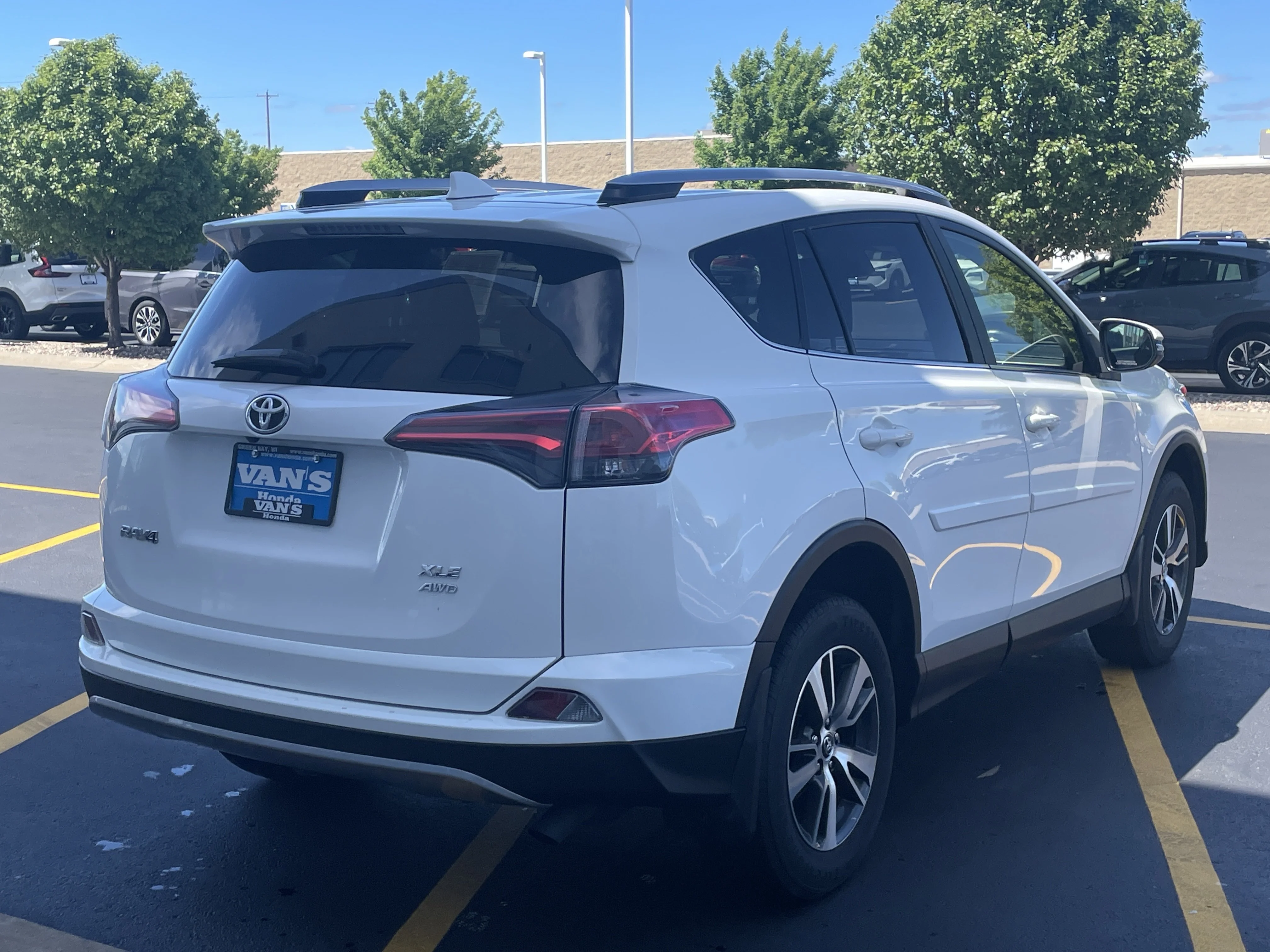Used 2017 Super White Toyota XLE image 13
