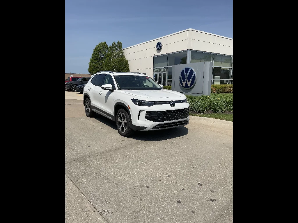 New 2026 Pure White Volkswagen SE 4Motion image 1