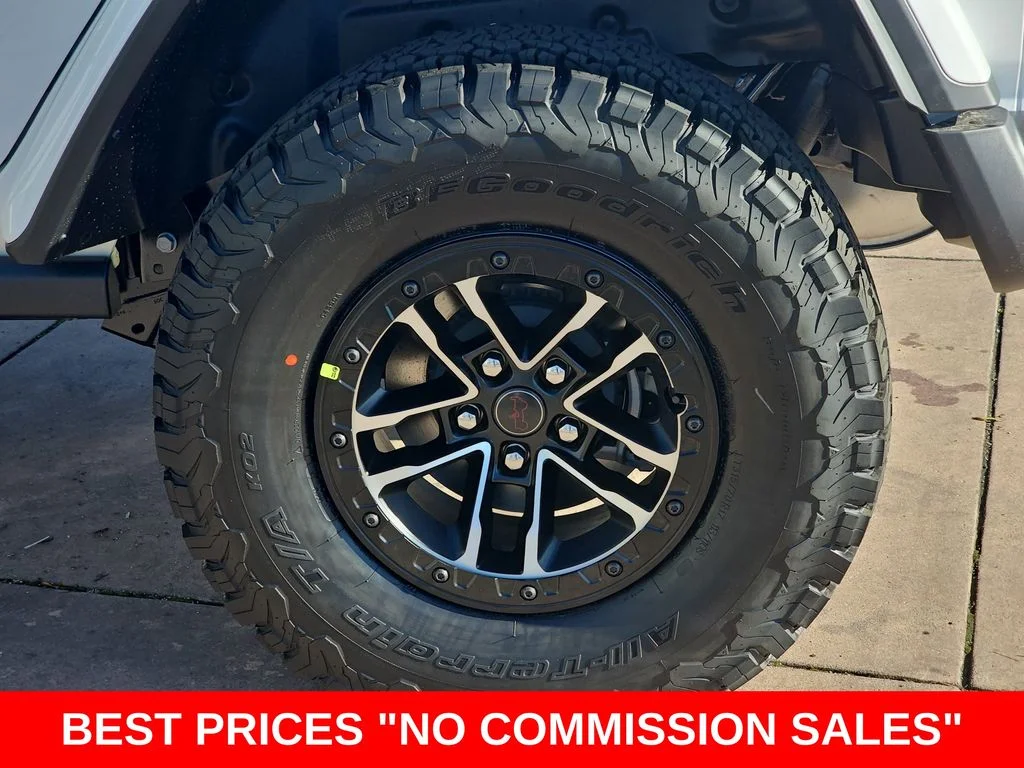 New 2026 Bright White Clear-Coat Exterior Paint Jeep Rubicon X image 36