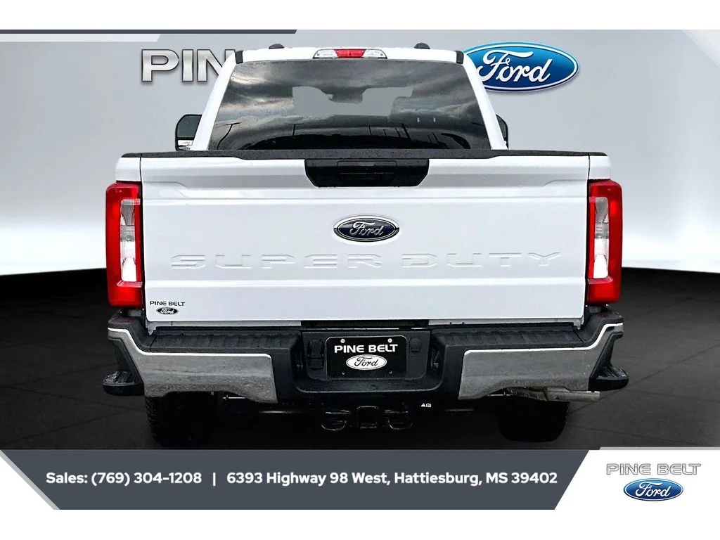 New 2026 Oxford White Ford F-250® XLT image 4
