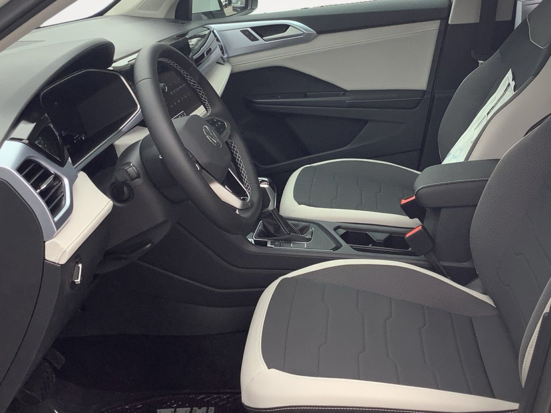 New 2026 Pure White Volkswagen SE image 22