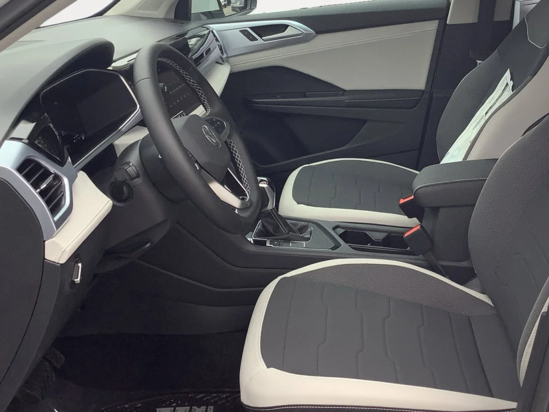 New 2026 Pure White Volkswagen SE image 22