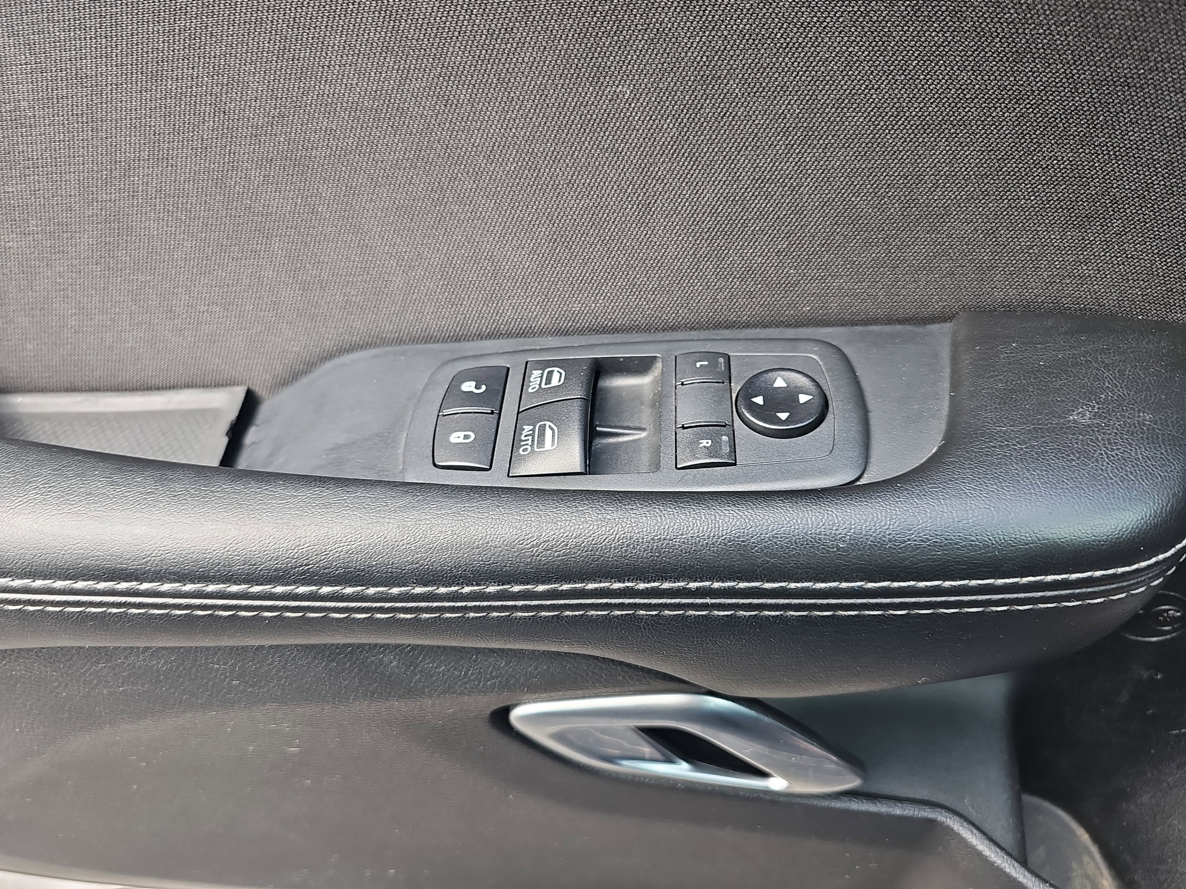 Used 2023 Platinum White Pearl Acura Base image 29