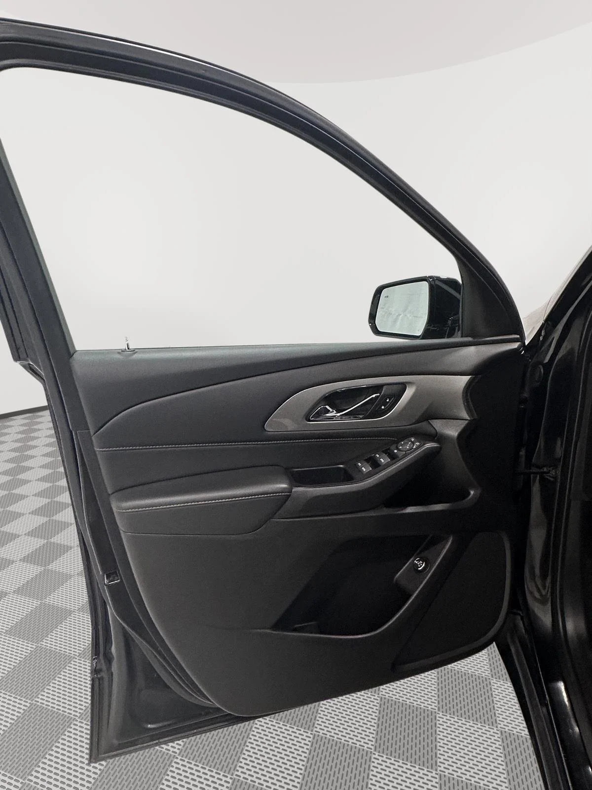 Used 2019 Mosaic Black Metallic Chevrolet LT Cloth image 18