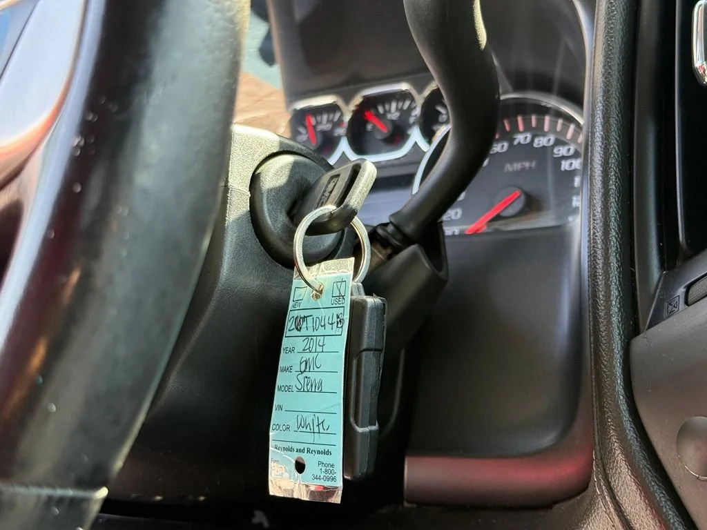 Used 2014 SUMMIT WHITE GMC SLE image 25