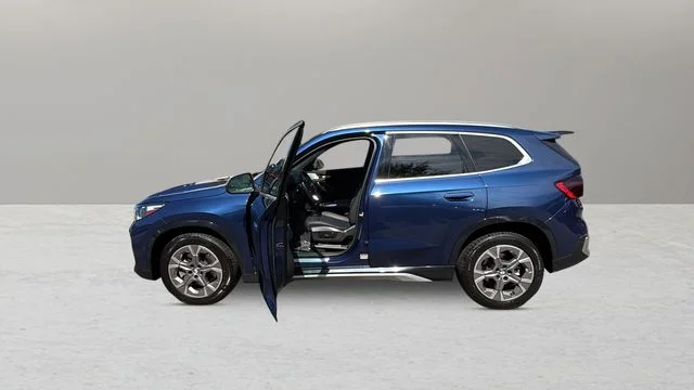 Used 2023 Blue BMW xDrive28i image 10
