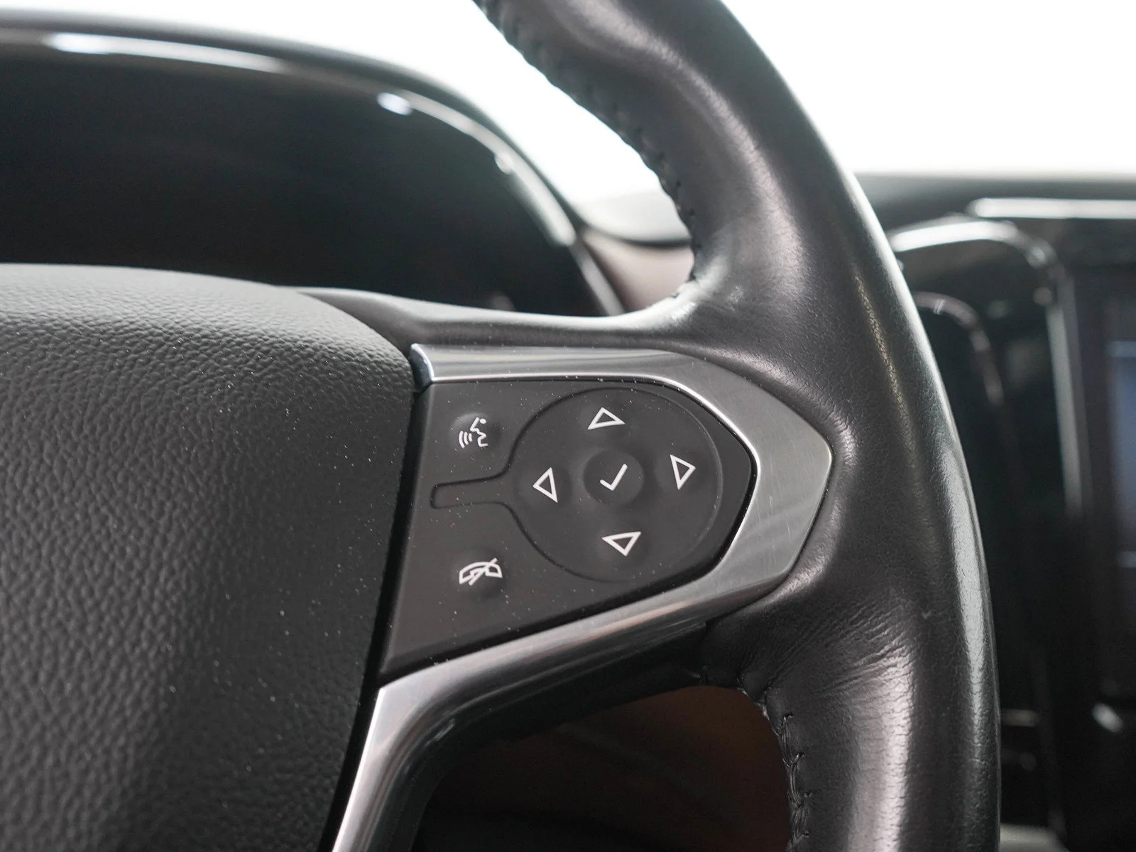 Used 2021 Iridescent Pearl Tricoat Chevrolet High Country image 29