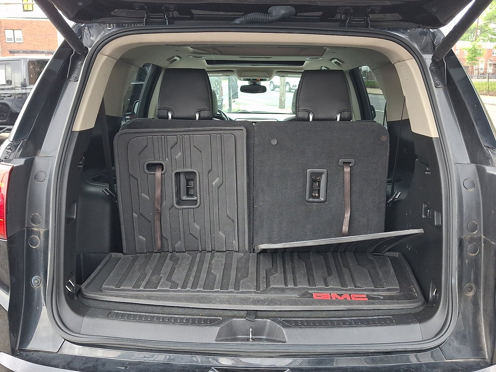 Used 2019 Ebony Twilight Metallic - GB8 GMC Denali image 30