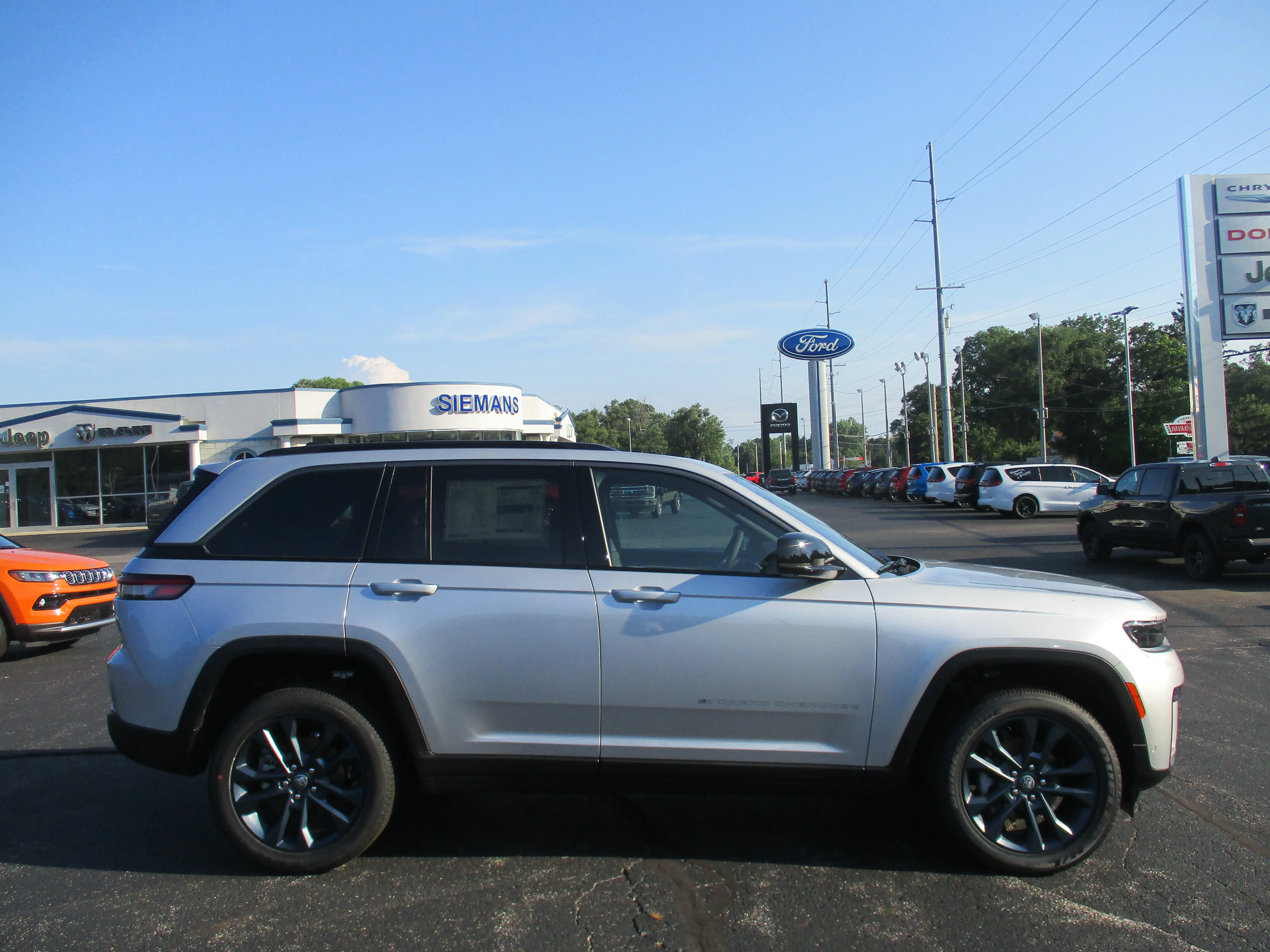 New 2026 Silver Zynith Jeep 85th Anniversary Edition image 27