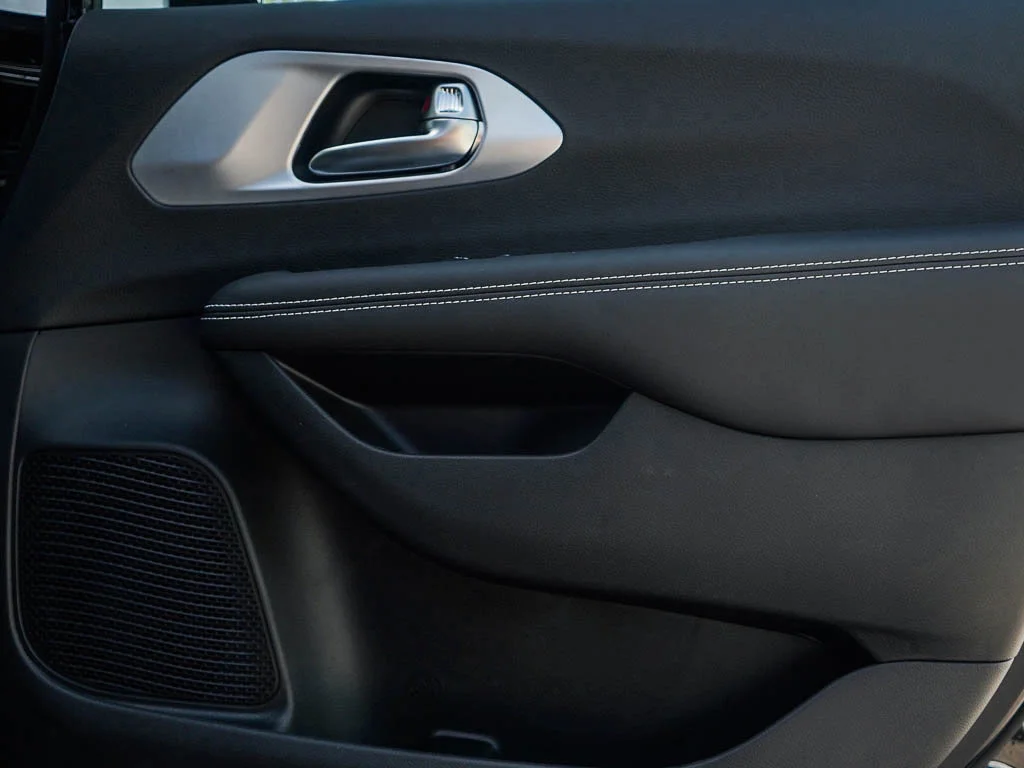 2026 Chrysler Pacifica Limited - Photo 9