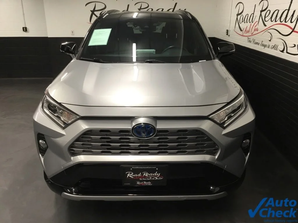 Used 2019 Silver Toyota XSE image 4