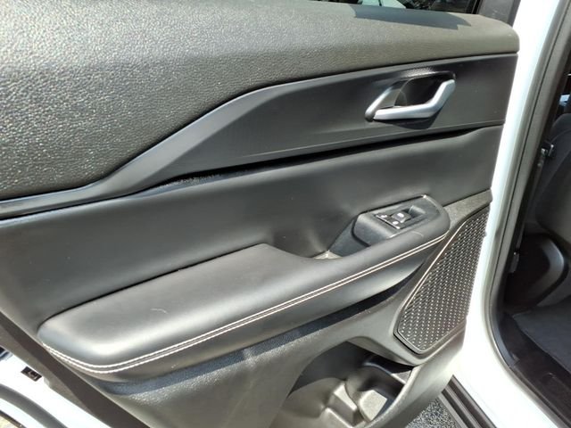 Used 2023 White Jeep Laredo image 14