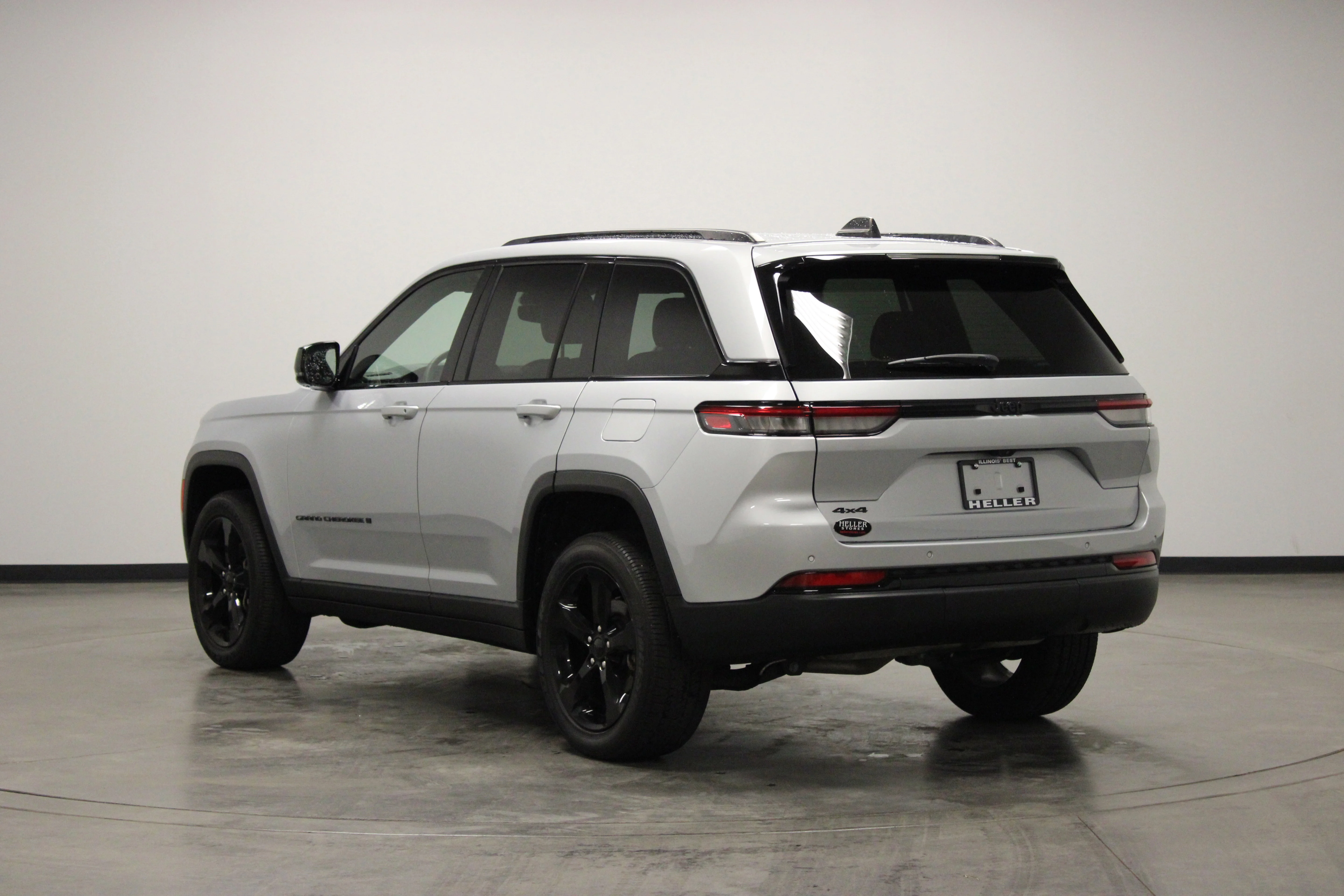 Used 2023 Silver Zynith Jeep Altitude X image 6