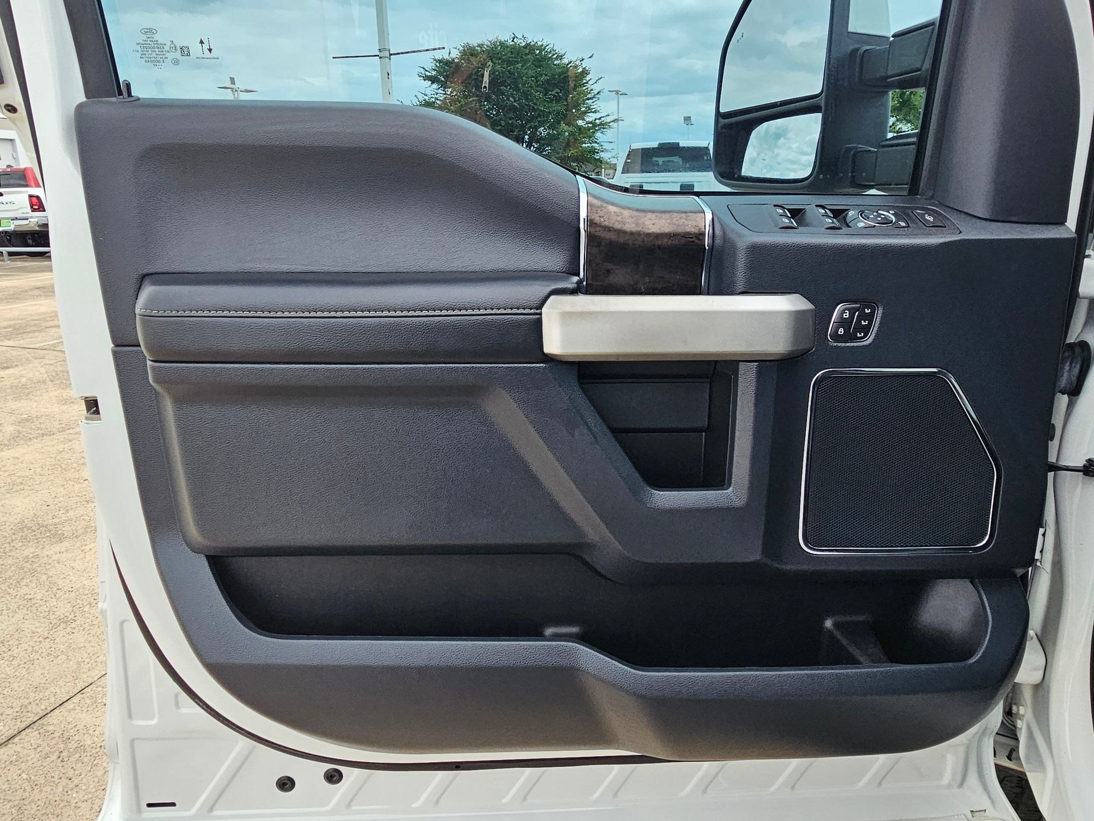 Used 2022 Star White Ford Lariat image 11